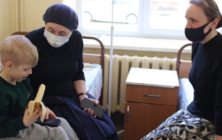 Miles Jesu members meet with refugee children in Ukraine